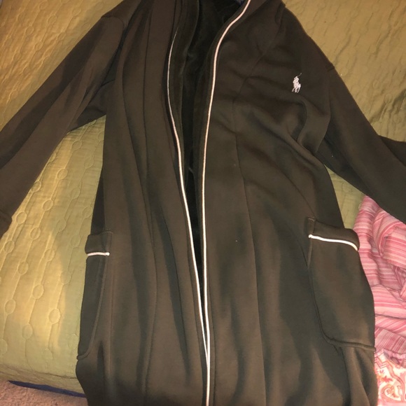 Robe - Picture 2 of 5